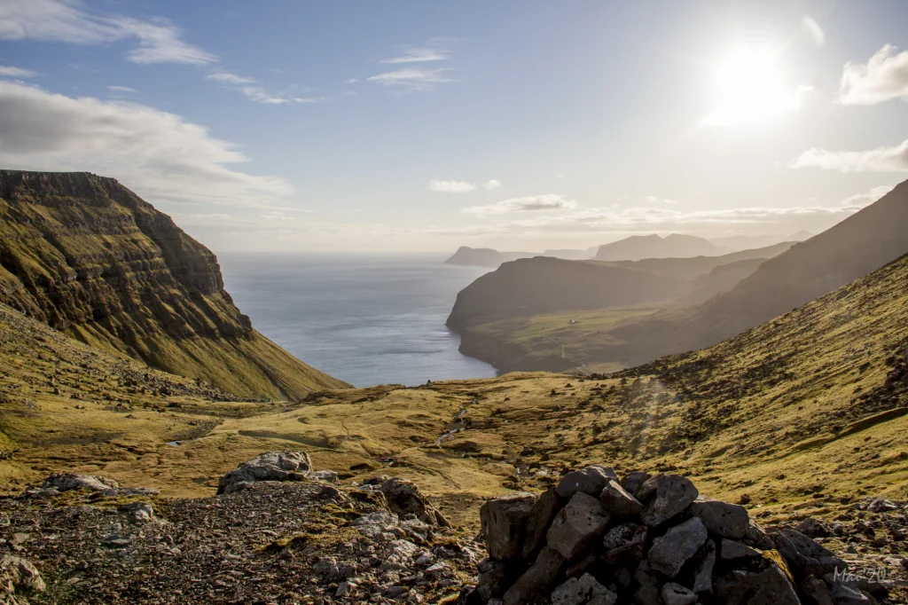 Hiking-Villagepath-Faroe-Islands-Norðadalur-Sundshálsur