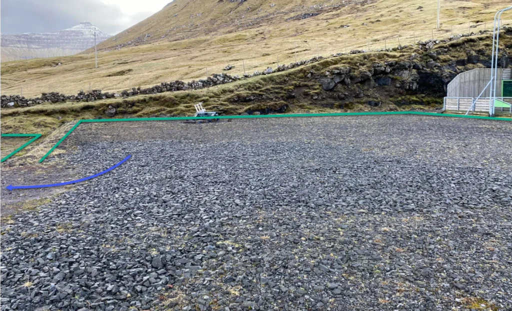 parking-startingpoint-hike-villagepath-elduvik-oyndarfjordur-png