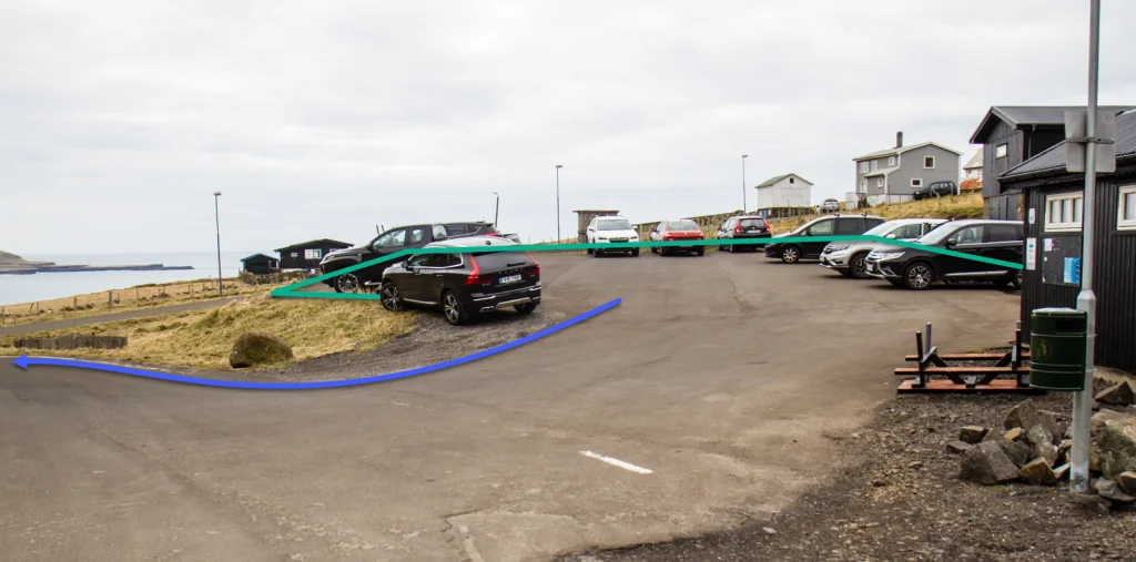Parking-Startingpoint-Gásadalur-Bøur-Villagepath-Hiking