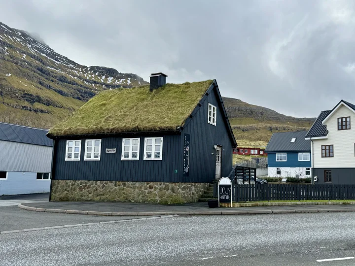 Lávusarhús