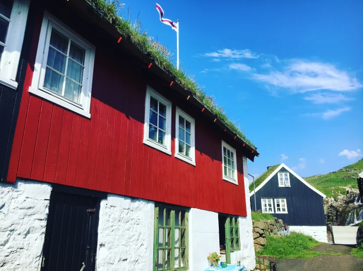 Á Lonini Guesthouse  Mykines