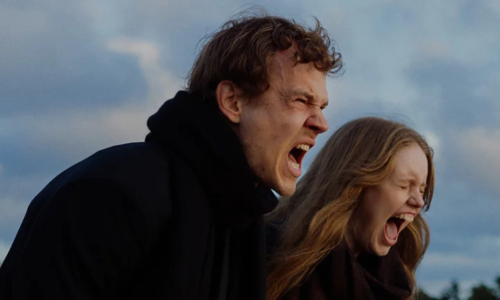 Biografur: Jossain on valo joka ei sammu (A Light That Never Goes Out) (FI)